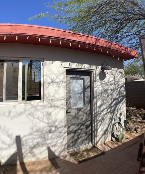 Entrance - 1728 E Waverly St