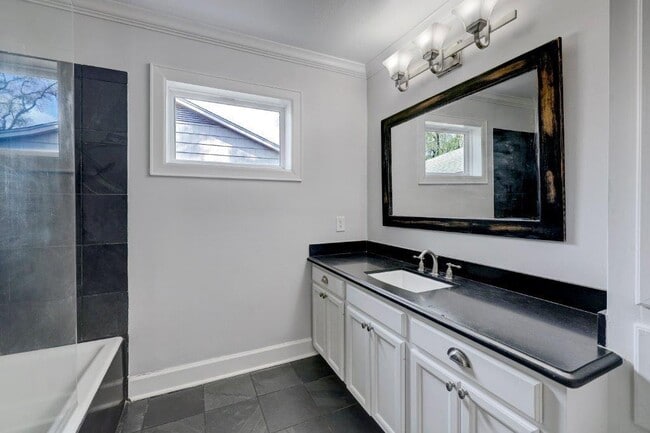 Building Photo - 6260 Briar Rose Dr