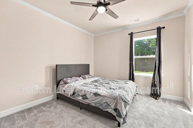 Building Photo - 2230 Bethpage Dr
