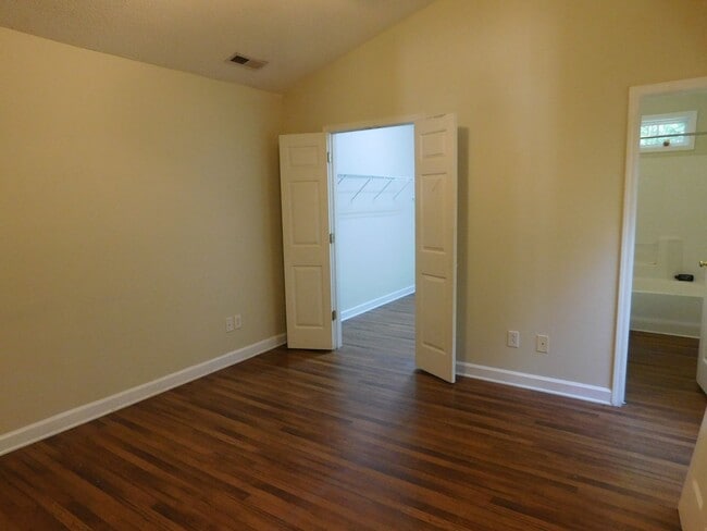 Building Photo - 207 Tobiano Dr