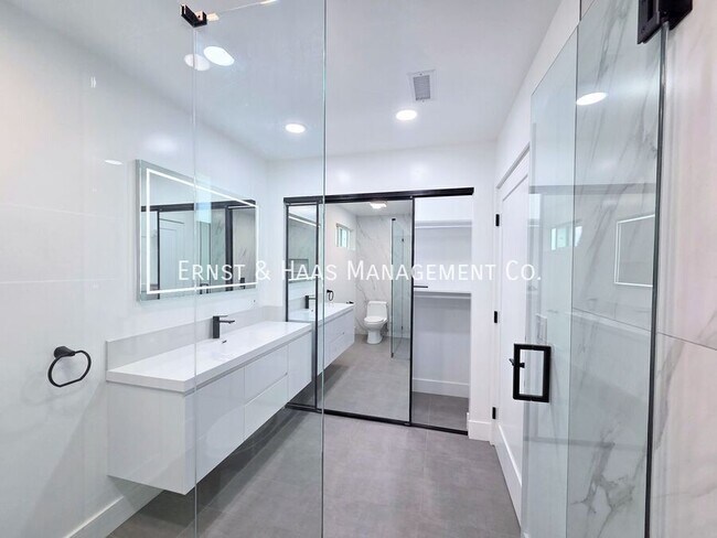 Building Photo - 3041 Yellowtail Dr