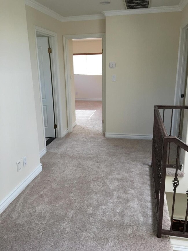 Building Photo - 2022 Plant Ave