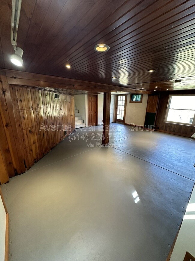 Building Photo - 425 Bismark Ave