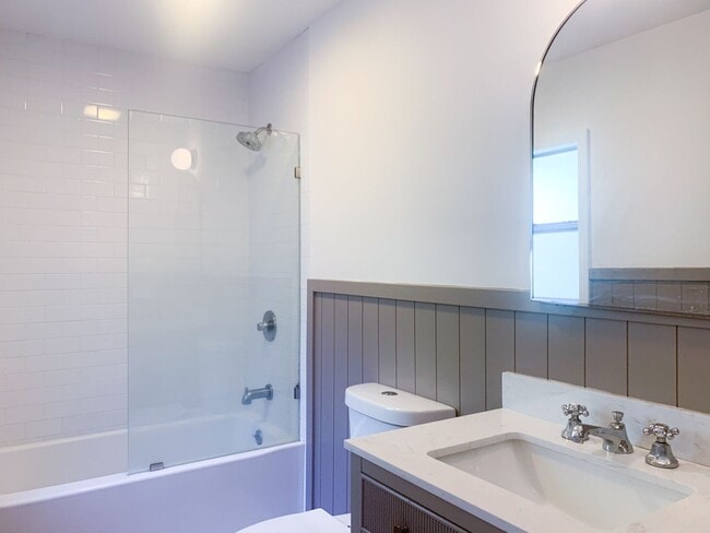 Building Photo - 2246 N Alvarado St