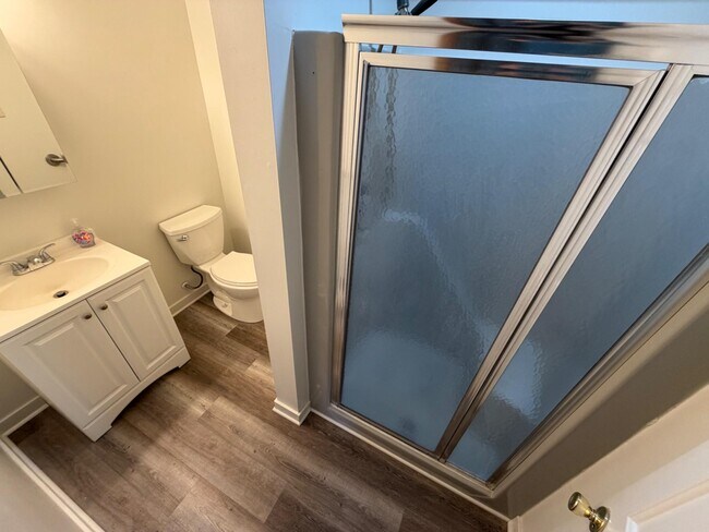 Building Photo - 122 Pine Glen Rd