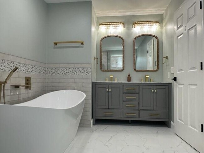 Building Photo - Palm City Home with Dock and Lift