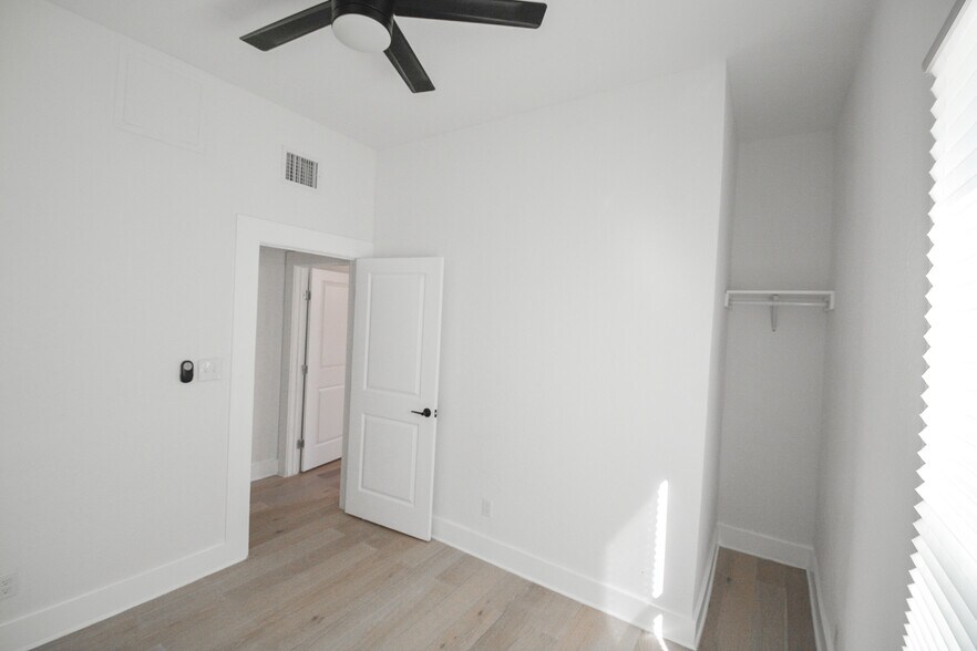 Bedroom 2 - 812 W Russell Pl