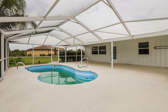 Building Photo - 3950 Bougainville Dr