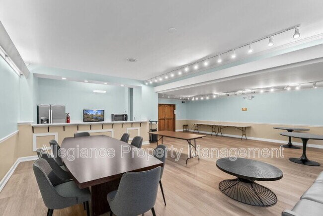 Building Photo - 5340 Holmes Run Pkwy