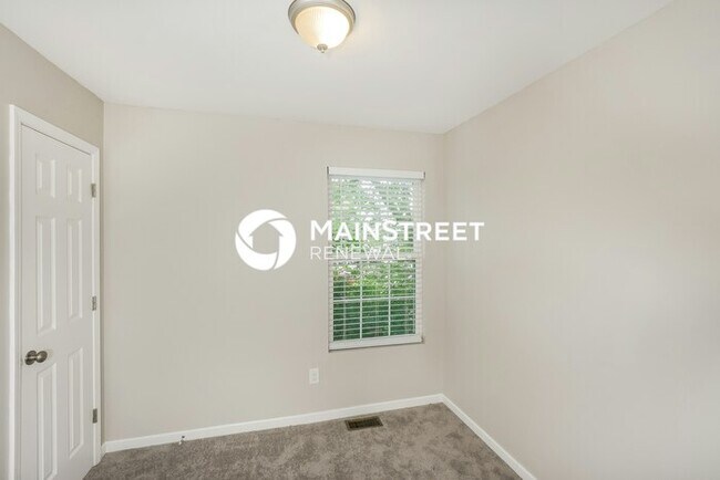 Building Photo - 3 Bedroom Pet-Friendly Home in LOUISVILLE, KY with Main Street Renewal