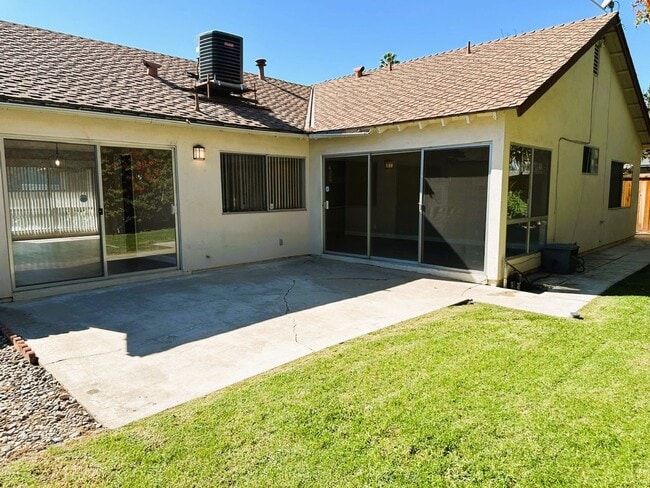 Building Photo - Spacious and Well Maintained 4 Bedroom Hom...