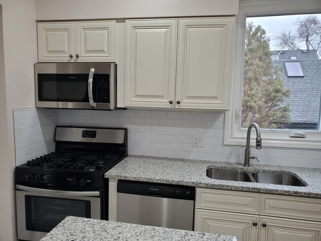 Building Photo - 4130 N Monticello Ave