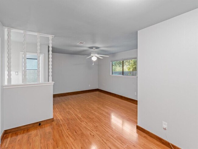 Building Photo - 404 Mulberry Dr