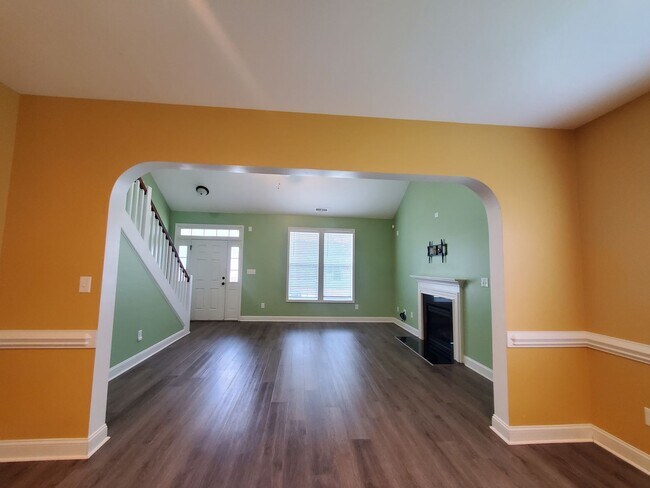 Building Photo - Gorgeous Home In Turnberry Subdivision