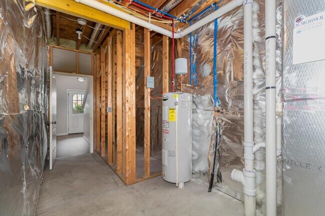 Building Photo - 39 Crooked Dr