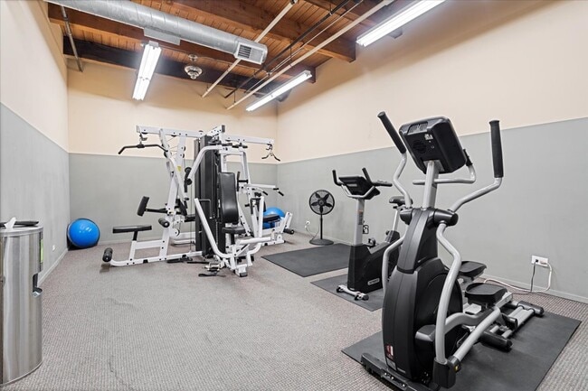 Building Photo - 625 W Jackson Blvd