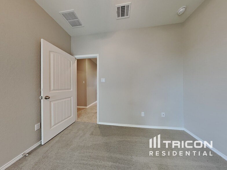 Building Photo - 153 Ella Marie Cir