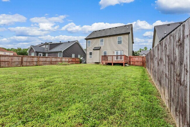 Building Photo - Wonderful 2-story home close to Ft. Campbell