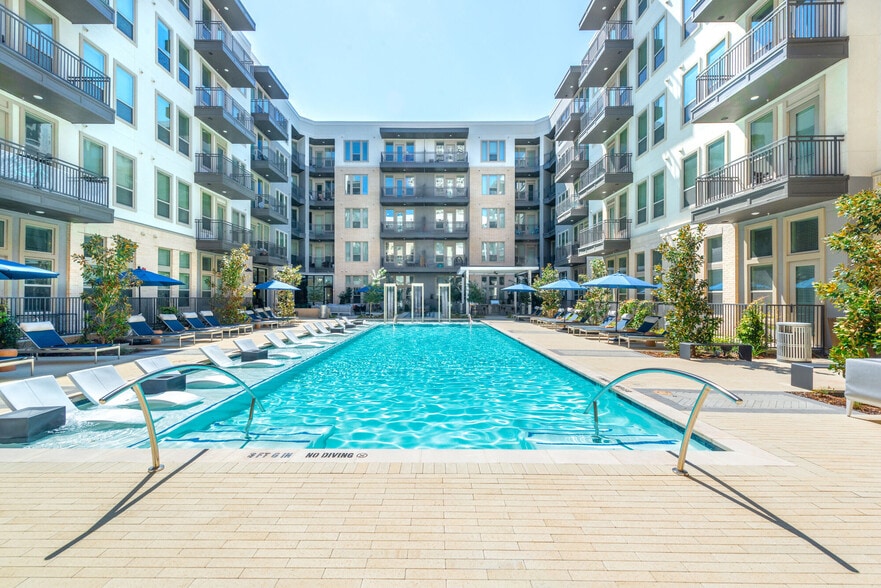 Primary Photo - Burnett Lofts