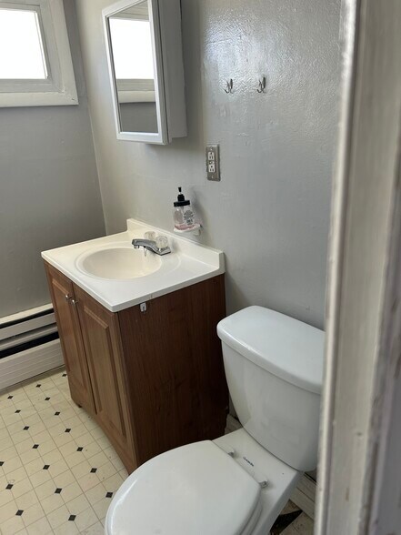 Building Photo - 9 Cherry St