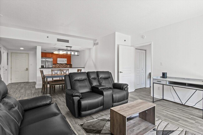 Building Photo - 300 S Duval St