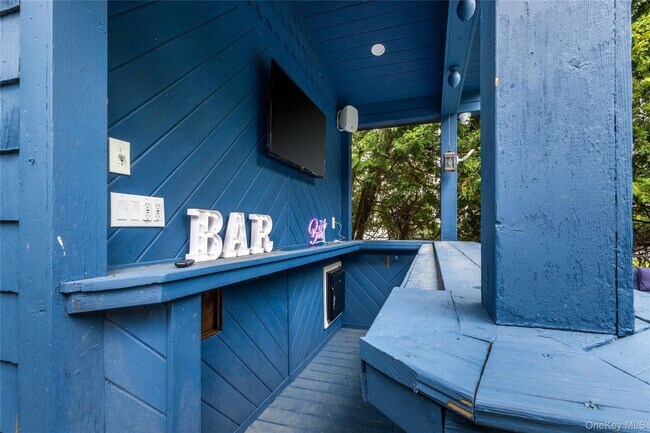 Building Photo - 31 Gleason Dr