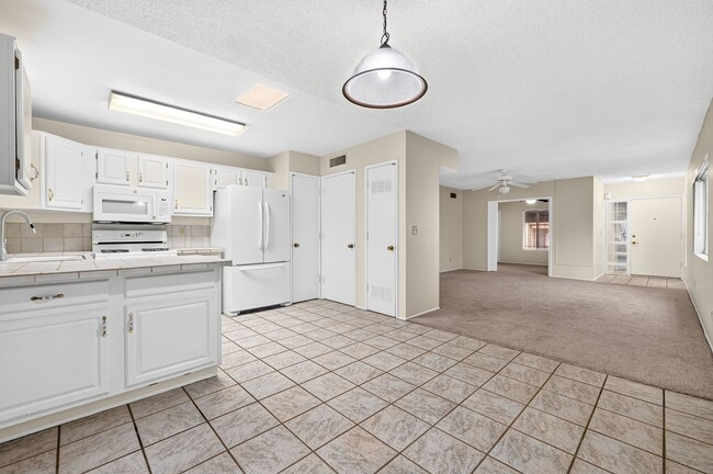 Building Photo - 510 W Cll Lago