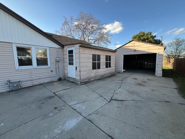 Building Photo - 1139 Perrot St