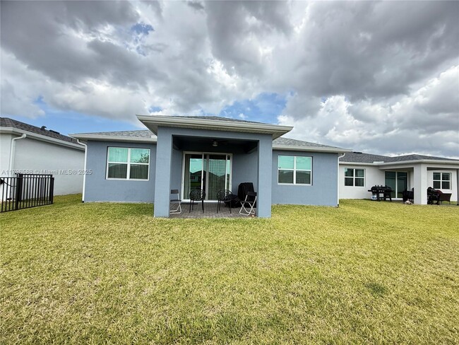 Building Photo - 10503 SW Orana Dr