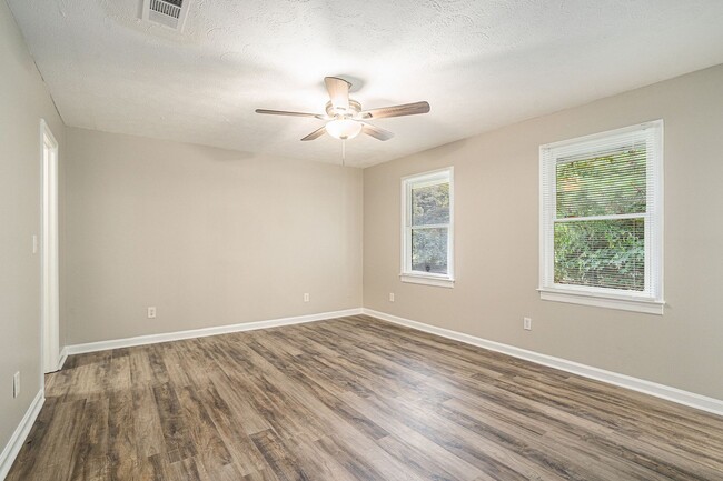 Building Photo - Fully Renovated 3BR/2BA in Forest Park!