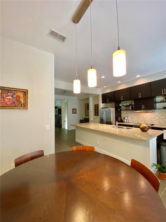 Building Photo - 525 Lanark Ct