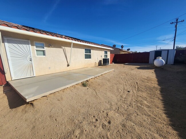 Building Photo - Corner Lot 3 Bedroom