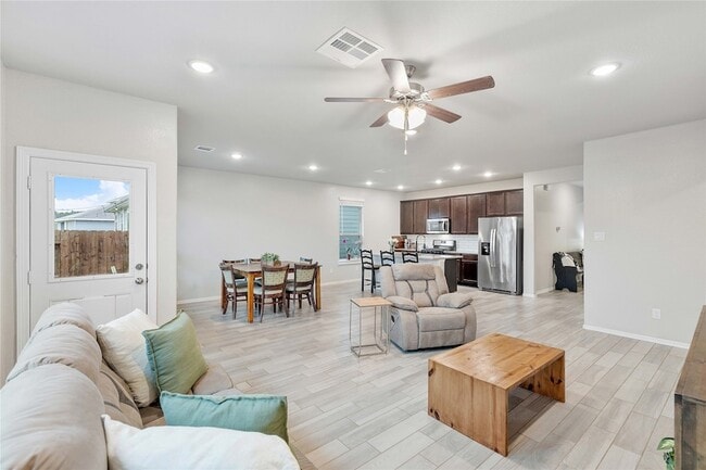 Building Photo - 24714 Crimson Pine Dr