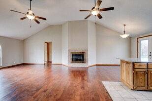 Building Photo - 325 Turf Ln