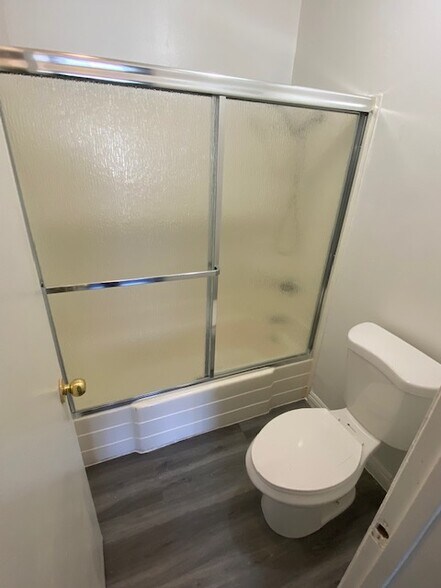 Building Photo - 5460 White Oak Ave