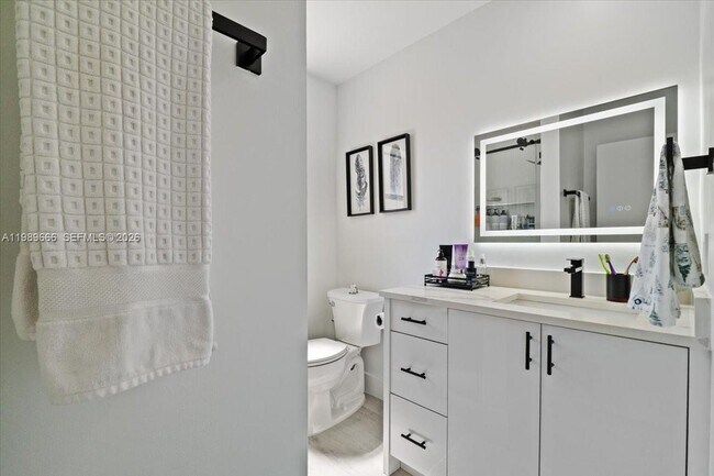 Building Photo - 3627 Cocoplum Cir