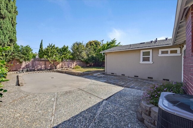 Building Photo - 2651 Poplarwood Way
