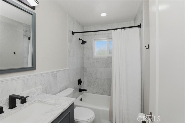 Building Photo - 16540 Wagon Wheel Dr