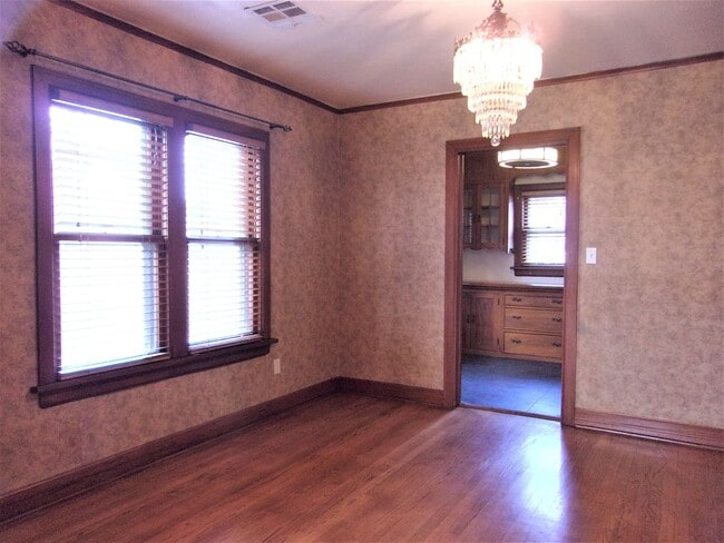 Building Photo - 3 BED 1 BATH TUDOR COTTAGE LAS VEGAS ADDIT...