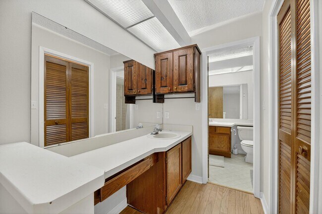 Building Photo - Available Immediately!