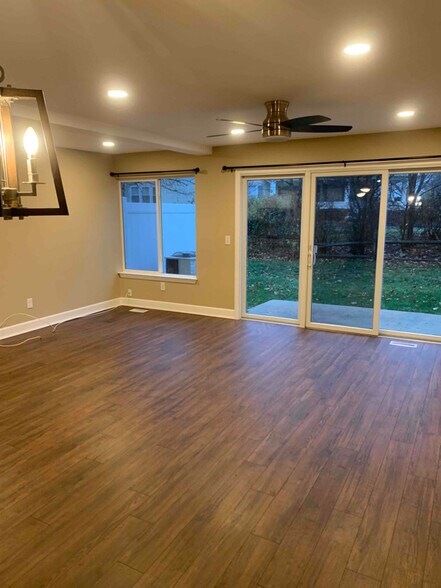 Building Photo - 9 Greenwood Dr