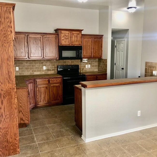 Building Photo - 233 Spring Creek Rd