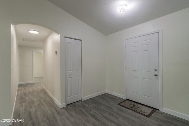 Building Photo - 1431 Victory Palm Dr