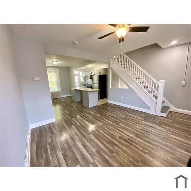Building Photo - 3 Bedroom Plus Den