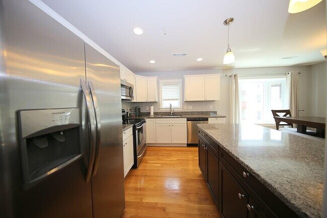 Building Photo - 10 Irma St