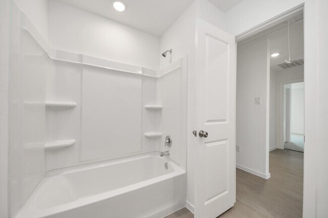 Building Photo - 6510 Linden Leaf Dr