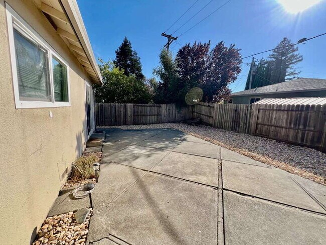 Building Photo - 2459 Gulf Dr