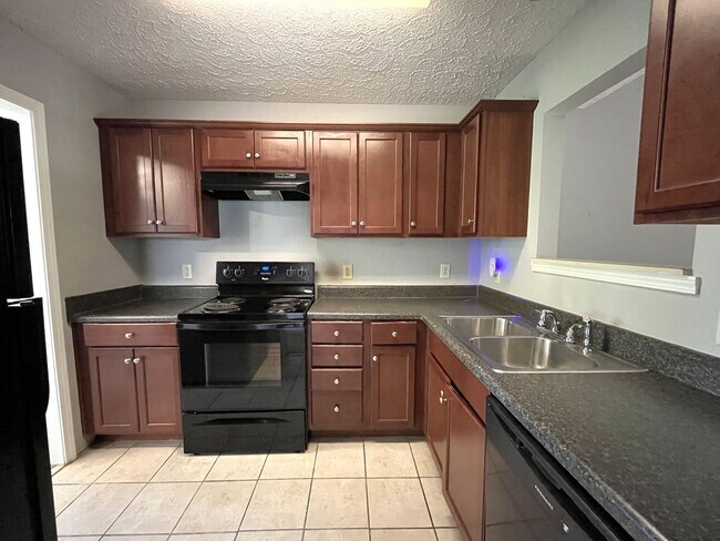 Building Photo - Excellent 3 Bedroom 2 Bath Home in West Nashville!