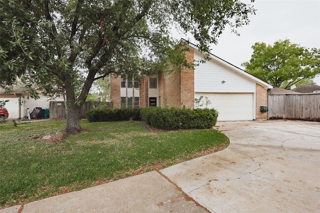 Building Photo - 2902 Misty Park Dr