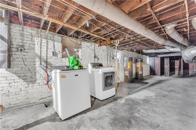 Building Photo - 13601 Othello Ave